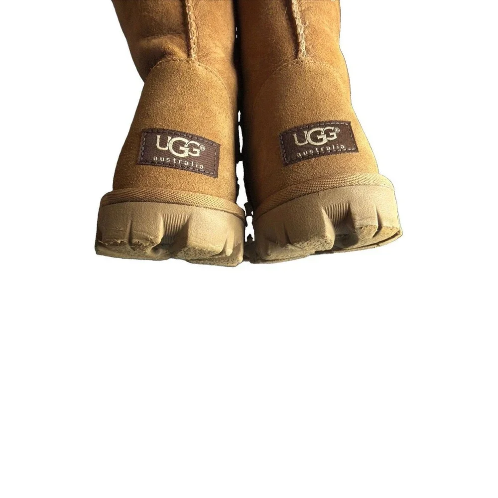 UGG Australia Classic Short Suede Boot # 5835 Chestnut Brown Size 8/EU 39